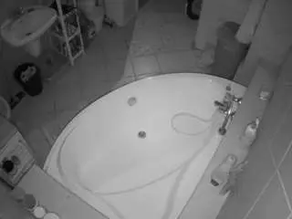 Camsoda Sex Chat of voyeurcam-julmodels-bath-1st-1