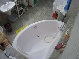 Camsoda Sex Cam of voyeurcam-julmodels-bath-1st-1