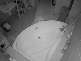 Camsoda Private Sex Chat of voyeurcam-julmodels-bath-1st-1