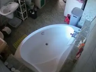 Camsoda Watch Live Sex Cams of voyeurcam-julmodels-bath-1st-1