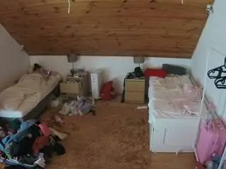 Camsoda Sex Cam of voyeurcam-julmodels-whitebed-3