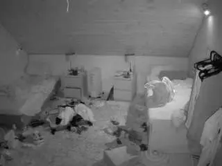 Camsoda Nude Webcam of voyeurcam-julmodels-whitebed-3
