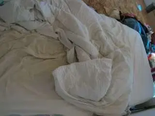 Camsoda Live Sex Cam of voyeurcam-julmodels-whitebed-4