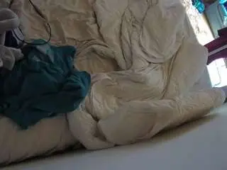 Camsoda Private Sex Chat of voyeurcam-julmodels-whitebed-4