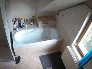 Camsoda Live Sex of voyeurcam-julmodels-bath-2nd-1