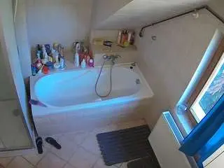 Camsoda Best Webcam of voyeurcam-julmodels-bath-2nd-1