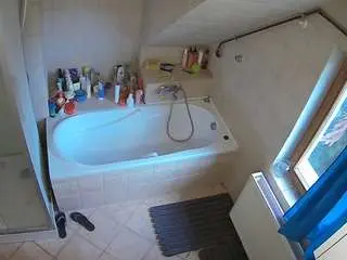 Camsoda Live Porn of voyeurcam-julmodels-bath-2nd-1