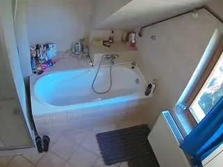 Camsoda Free Porn Cam of voyeurcam-julmodels-bath-2nd-1
