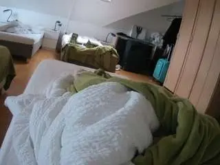 Camsoda Adult Webcam of voyeurcam-julmodels-bed-1