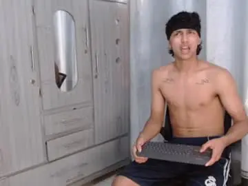 Chaturbate Sex Cam of alex_martin47
