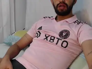 Chaturbate Nude Webcam of adrian_falcon