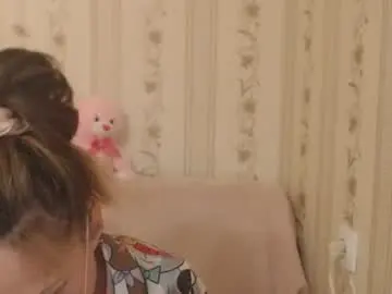 Chaturbate Live Sex Cam of candylady136