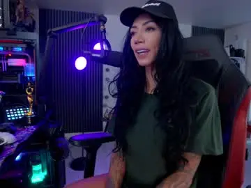 Chaturbate Nude Webcam of evelyne92