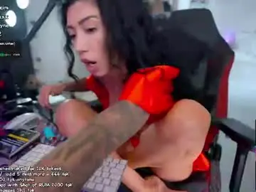 Chaturbate Watch Live Sex Cams of evelyne92