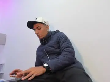 Chaturbate Best live sex cam show of dennis_kinsey