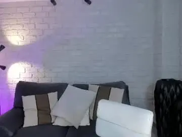 Chaturbate Live Sex Cam of niaholland
