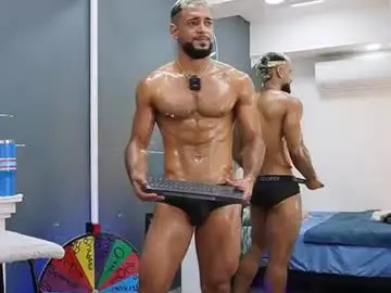 Chaturbate Nude Webcam of emilio_brandon