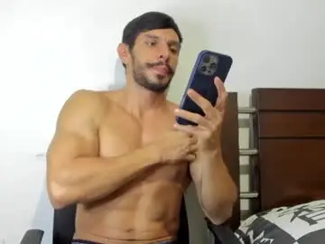 Chaturbate Live Sex Cam of kevin_malone22