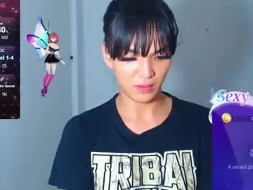Chaturbate Live Sex Cam of hollywoodbitch