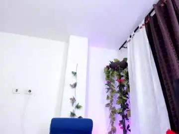 Chaturbate Free Live Porn of miarobertsmilf