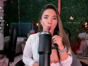 Chaturbate Live Sex Cam of kiaraa88