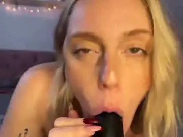 Chaturbate Live Sex Cam of emmaonlyx1