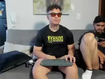 Chaturbate Live Sex Cam of straight__friends