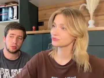 Chaturbate Live Sex Cam of adele_nick2202