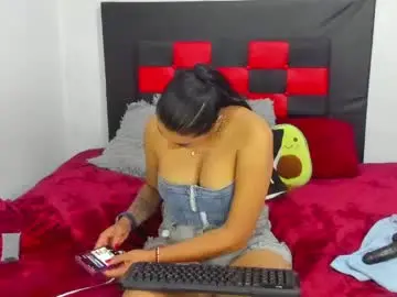 Chaturbate Live Sex Cam of camila_valenciia_