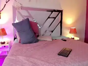 Chaturbate Live Sex Cam of mia_davis__