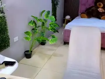 Chaturbate Adult Webcam of camil_milfdream
