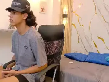 Chaturbate Watch Live Sex Cams of zayn_fox32