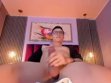 Chaturbate Free Live Porn of tommy_wild1