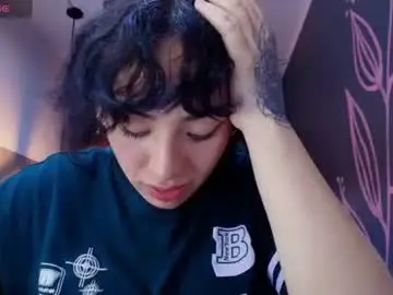 Chaturbate Live Sex Cam of kiara_fox__