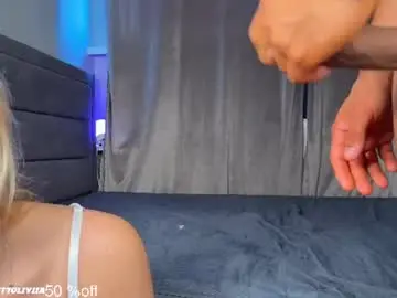 Chaturbate Live Sex Cam of leo_kitty