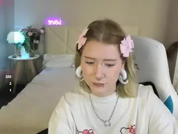 Chaturbate Live Sex Cam of elira_vane