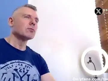 Chaturbate Live Sex Cam of tomfoxcam