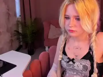 Chaturbate Free Porn Cam of kiki_peach