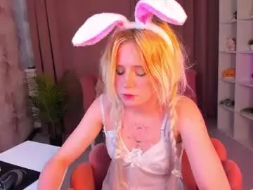 Chaturbate Live Sex Cam of kiki_peach