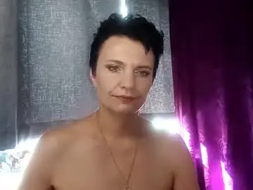 Chaturbate Live Porn of hotmamaqueen234