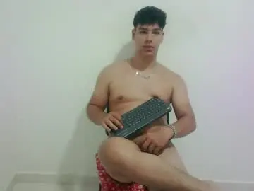 Chaturbate Sex Cam of zeus_183