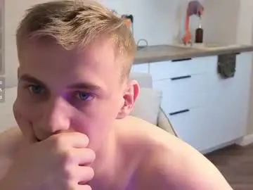 Chaturbate Watch Live Sex Cams of holiday_boys