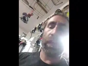 Chaturbate Live Sex Cam of xploringus1