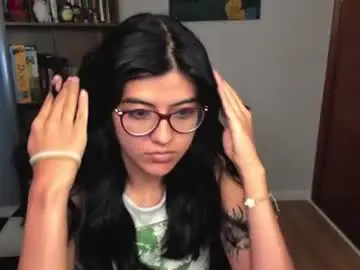 Chaturbate Live Sex Cam of valerie__sky