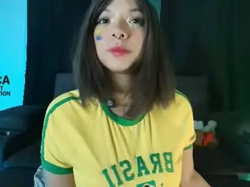 Chaturbate Live Sex Cam of yungelitamor_