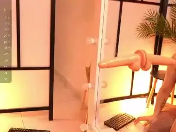 Chaturbate Live Sex Cam of shiny_lily