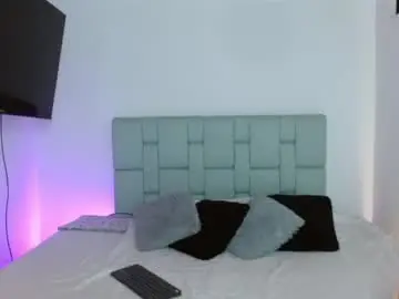 Chaturbate Live Sex Cam of cailyn_briona