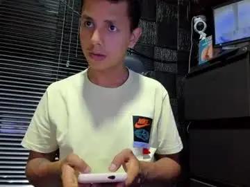 Chaturbate Live Sex Cam of g_lincoln