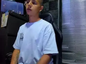 Chaturbate Live Sex Cam of g_lincoln