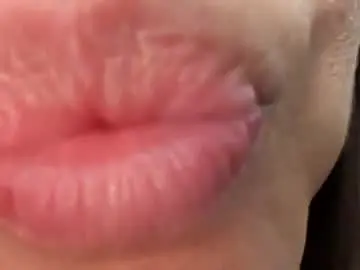 Chaturbate Sex Cam of lilchicanbigbrute